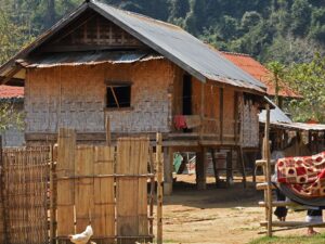 laos villaggio casa tradizionale